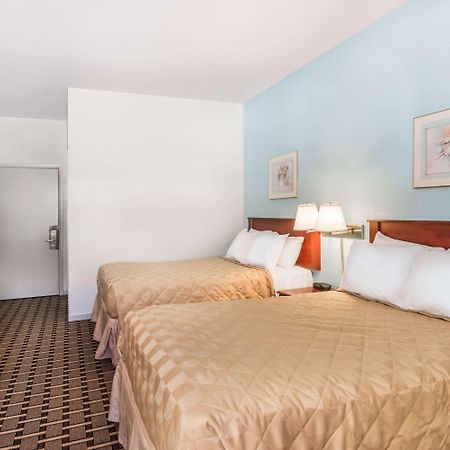 Super 8 By Wyndham Knoxville Downtown Area Dış mekan fotoğraf