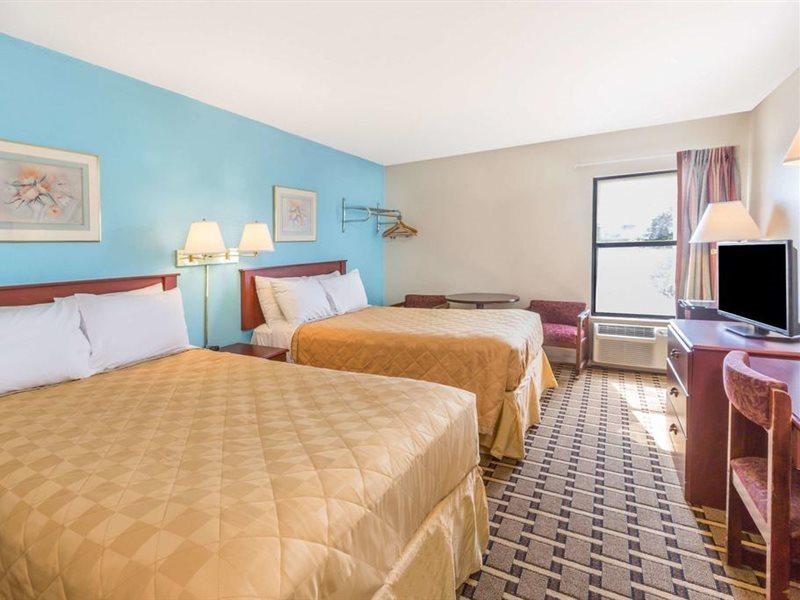 Super 8 By Wyndham Knoxville Downtown Area Dış mekan fotoğraf