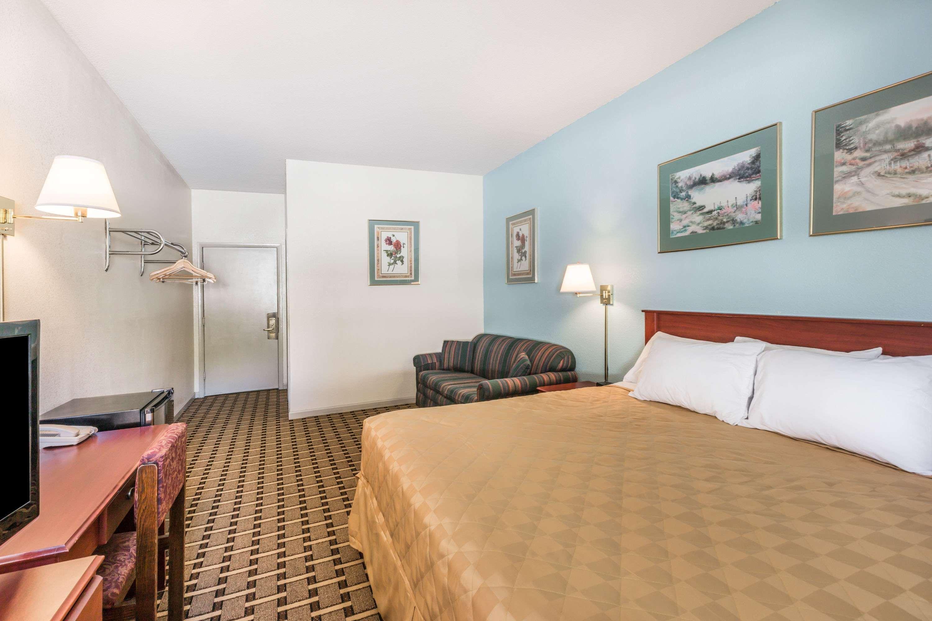 Super 8 By Wyndham Knoxville Downtown Area Dış mekan fotoğraf