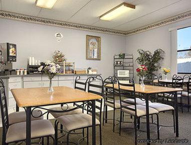 Super 8 By Wyndham Knoxville Downtown Area Restoran fotoğraf